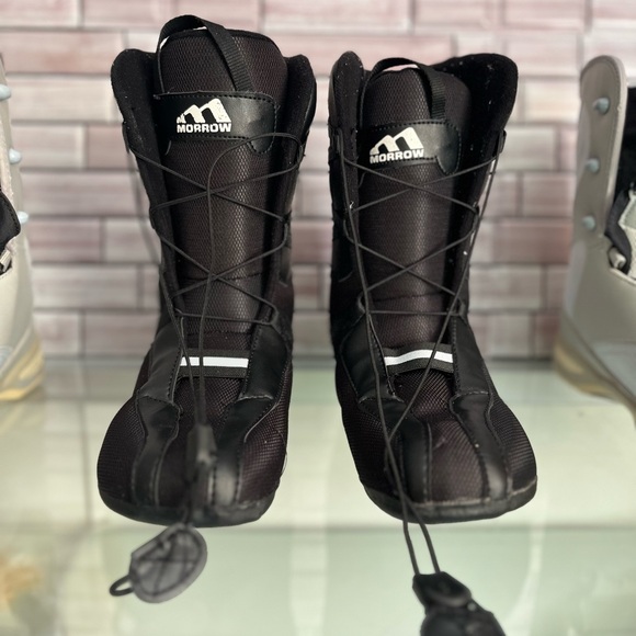 Morrow snowboard boots. Women size 8. Used. Cleaned and sanitized. - Picture 10 of 11